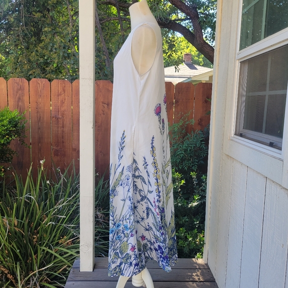 White Growing Floral Print Sleeveless Maxi Dress with Pockets - Picture 4 of 10